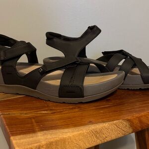 BareTraps Black angey Strappy Sandals 8.5